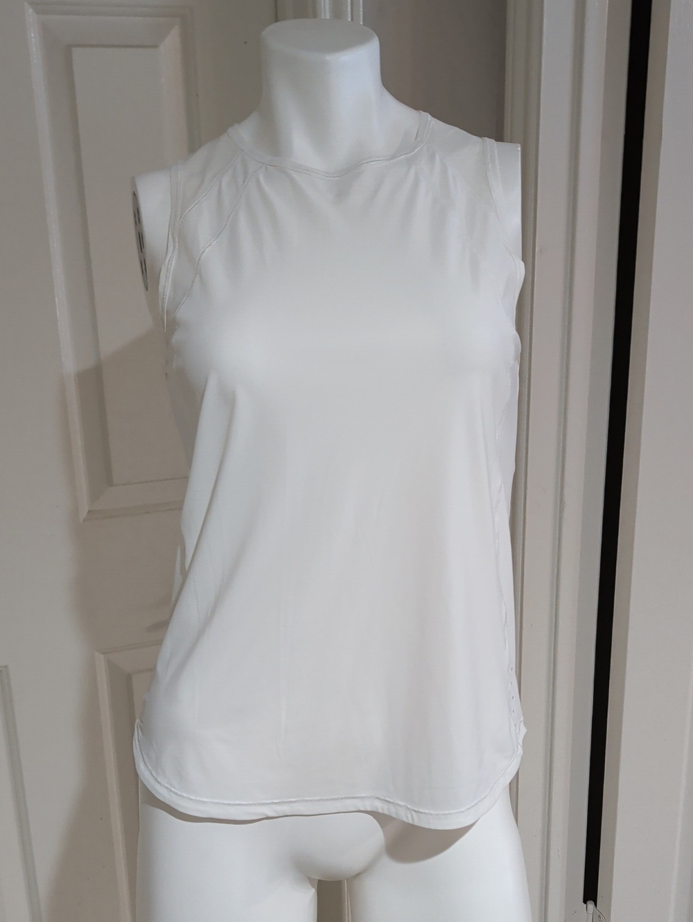 Lululemon Women's White Performance Mesh Tank Top Medium (6-8) US